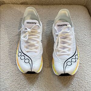 Saucony Endorphin Elite 2